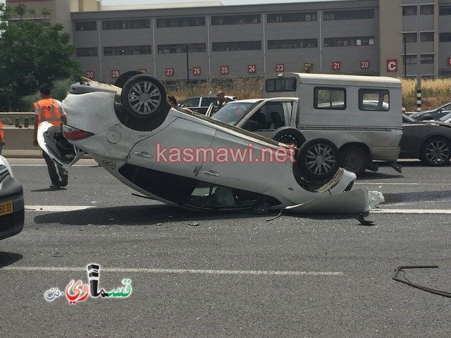 فيديو- كفرقاسم : حادث طرق في مدخل البلدة الغربي وثلاثة اصابة بين المتوسطة  والطفيفة وازدحام مروري صعب